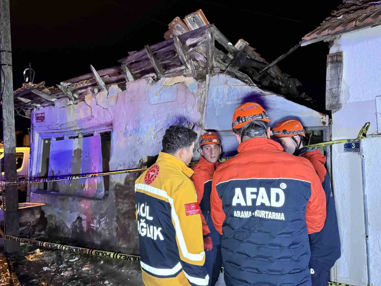 ÇÖKME RİSKİ NEDENİYLE AFAD VATANDAŞLARI TAHLİYE ETTİ