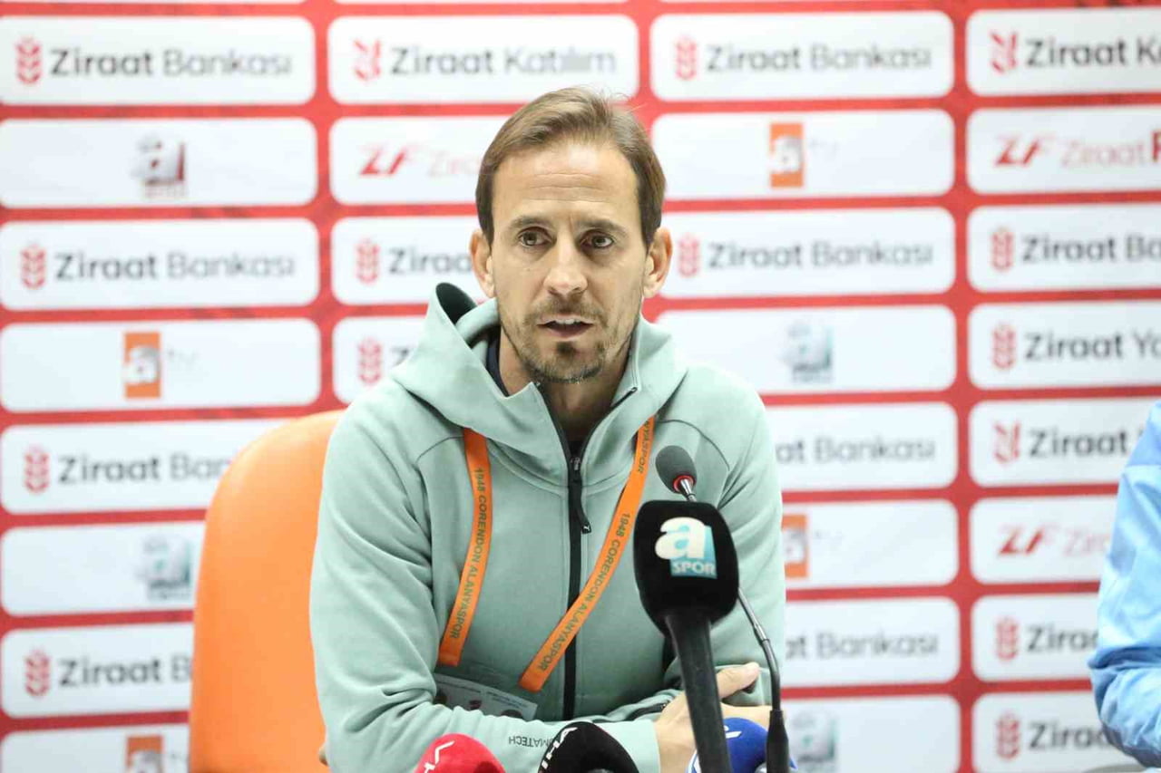 CORENDON ALANYASPOR TEKNİK DİREKTÖRÜ JOAO PEREİRA, FATİH KARAGÜMRÜK KARŞISINDA İSTEDİKLERİ OYUNU...