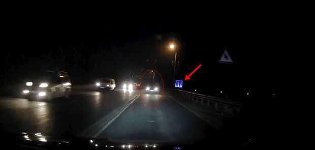 ÇORLU'DA KAZANIN EŞİĞİNDEN DÖNÜLDÜĞÜ ANLAR ARAÇ KAMERASINA YANSIDI