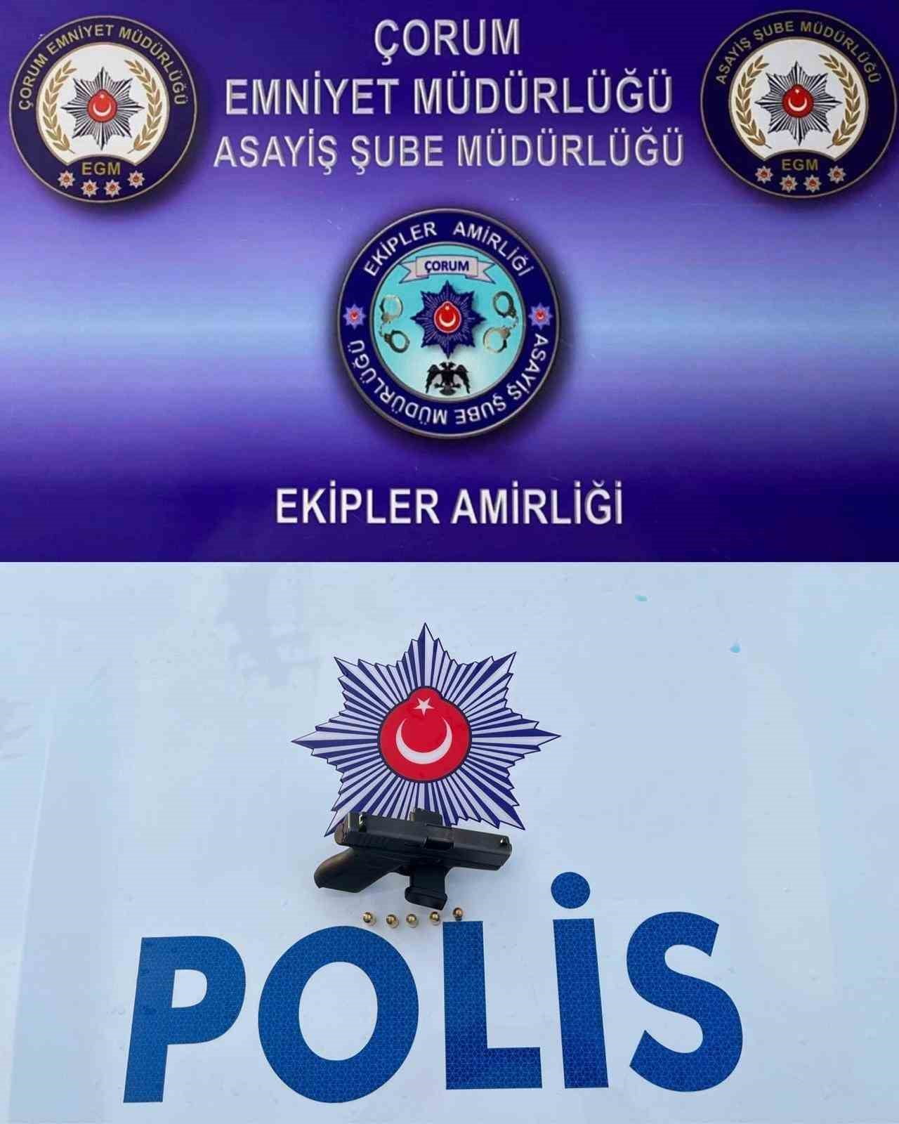 ÇORUM'DA POLİS EKİPLERİNCE GERÇEKLEŞTİRİLEN DENETİMLERDE HAKLARINDA YAKALAMA KARARI BULUNAN 6 KİŞİ...