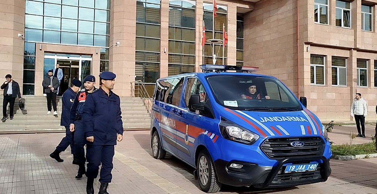 ÇORUM’UN OSMANCIK İLÇESİNDE JANDARMA EKİPLERİNCE DÜZENLENEN UYUŞTURUCU OPERASYONUNDA GÖZALTINA...