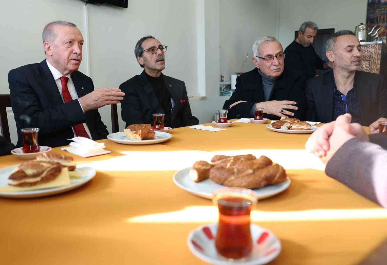 CUMHURBAŞKANI RECEP TAYYİP ERDOĞAN, FUTBOL OYNADIĞI DÖNEMDE SIKÇA GELDİĞİ TOPHANE TAYFUN SPOR...