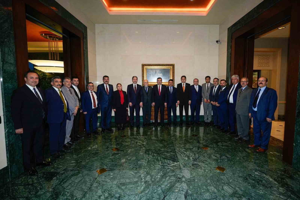 CUMHURBAŞKANI YARDIMCISI CEVDET YILMAZ, AVRUPA'DAN GELEN EZİDİ TOPLUMU TEMSİLCİLERİNİ...