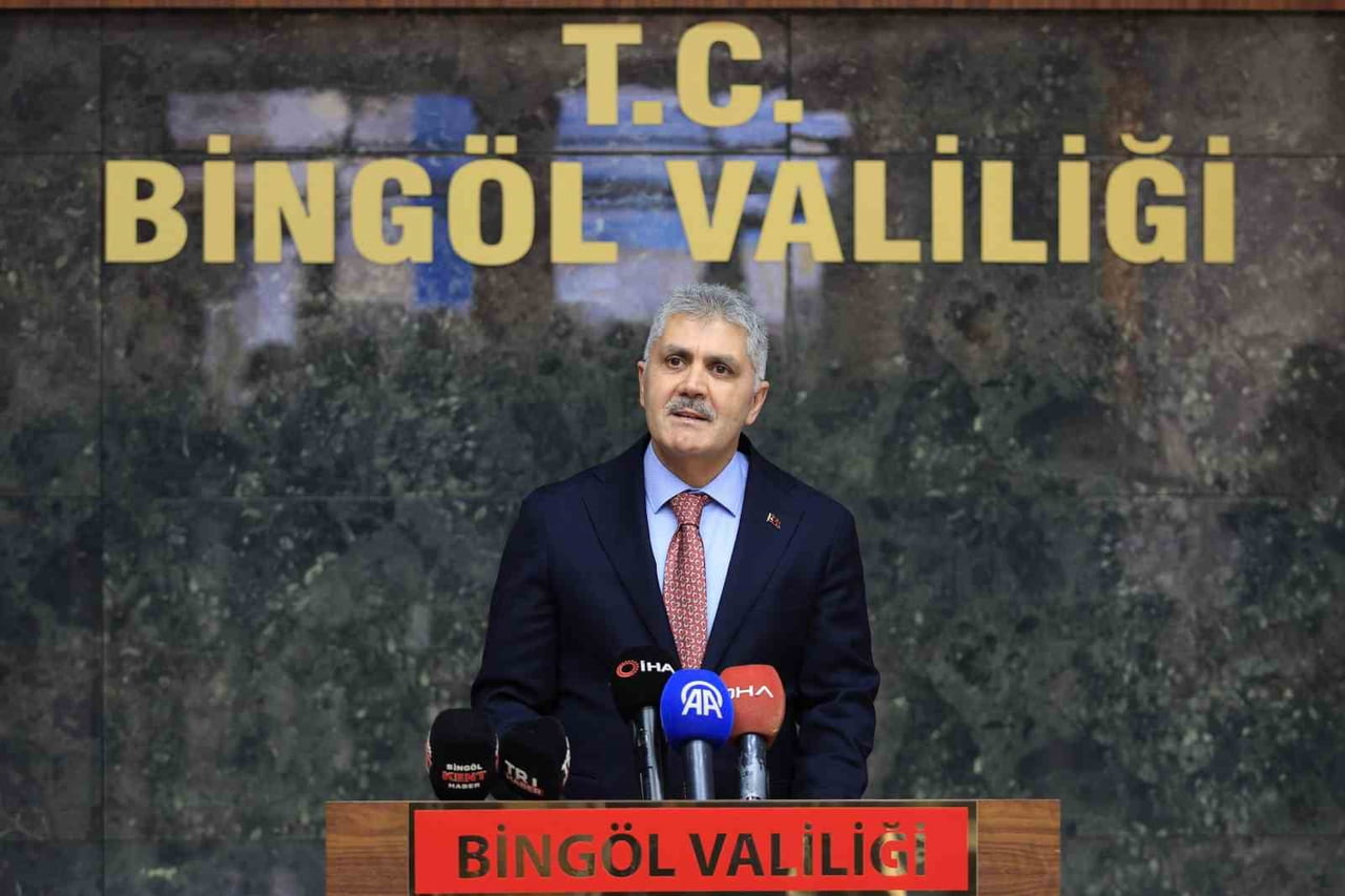 CUMHURBAŞKANLIĞI KARARNAMESİ İLE BİNGÖL VALİLİĞİ GÖREVİNE ATANAN VALİ CAHİT ÇELİK GÖREVİNE...