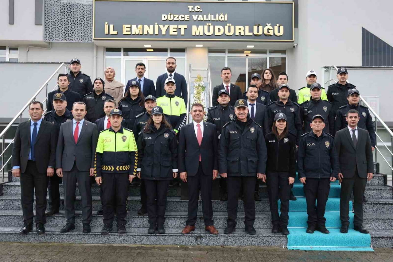 CUMHURBAŞKANLIĞI KARARNAMESİ İLE VALİ-MÜLKİYE BAŞMÜFETTİŞLİĞİ GÖREVİNE ATANAN DÜZCE VALİSİ SELÇUK...