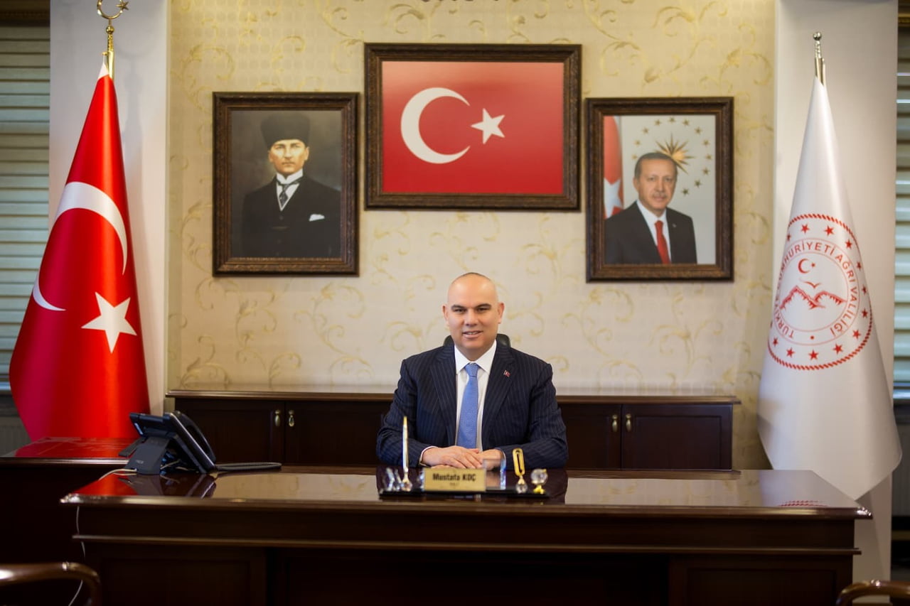 CUMHURBAŞKANLIĞI TARAFINDAN HAZIRLANAN VALİLER KARARNAMESİYLE  AĞRI VALİSİ MUSTAFA KOÇ, GİRESUN...