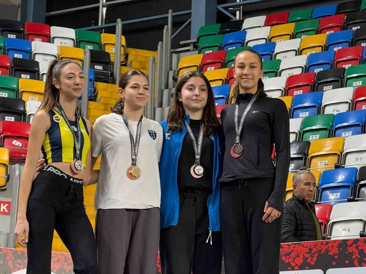 CÜNEYT KORYÜREK U20 TÜRKİYE SALON ŞAMPİYONASI'NA ESKİŞEHİR'DEN KATILAN SUDENAZ BAYRAM, SIRIKLA...