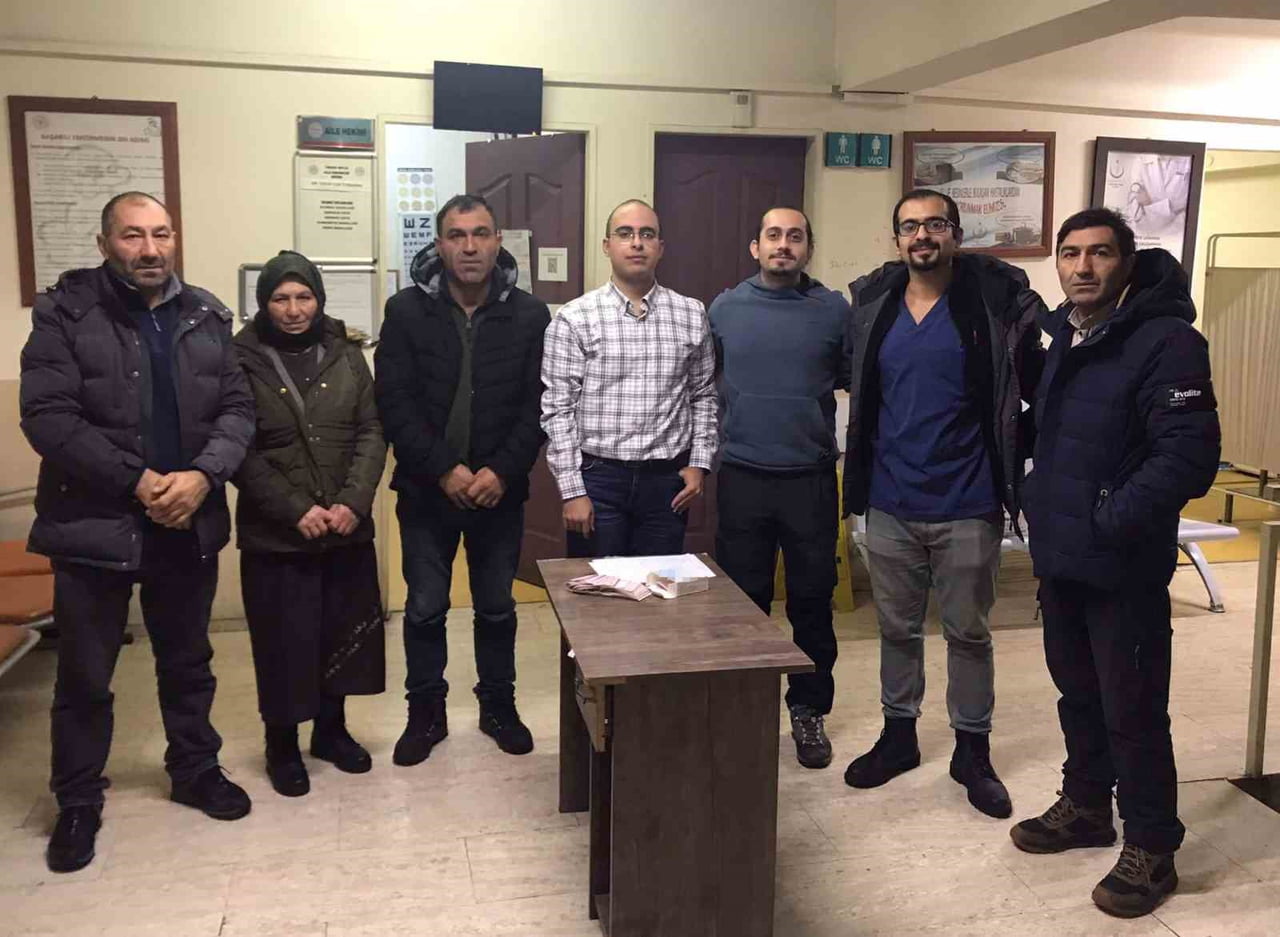 DAMAL SAĞLIK OCAĞI'NDA GÖREV YAPAN BİR SAĞLIK ÇALIŞANI, SERGİLEDİĞİ DUYARLI DAVRANIŞLA TAKDİR...