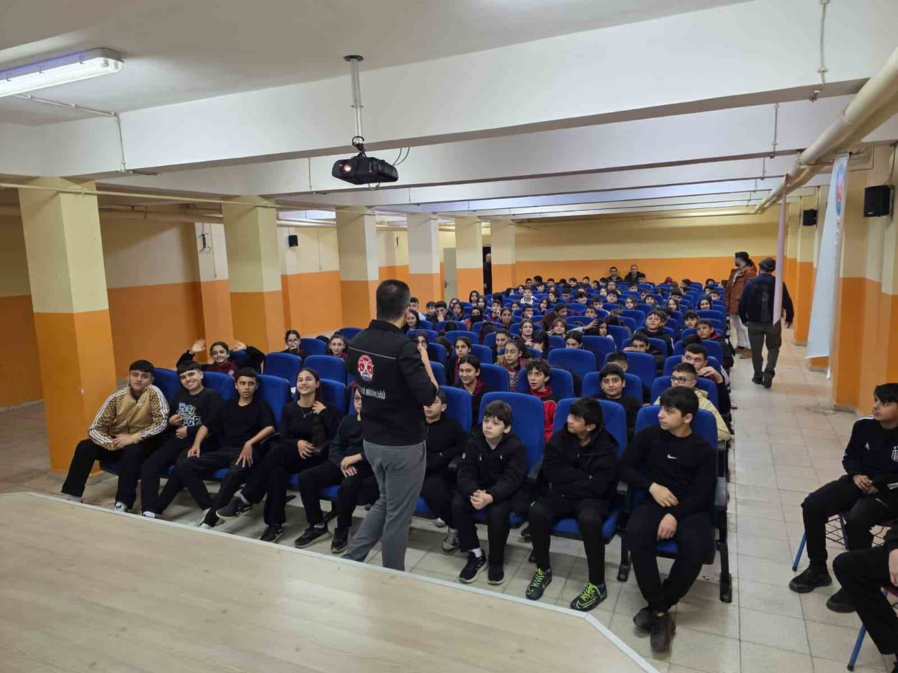 DARICA'DA 2025 YILINDA 37 BİN ÖĞRENCİYE AFET FARKINDALIK EĞİTİMİ VERİLDİ.