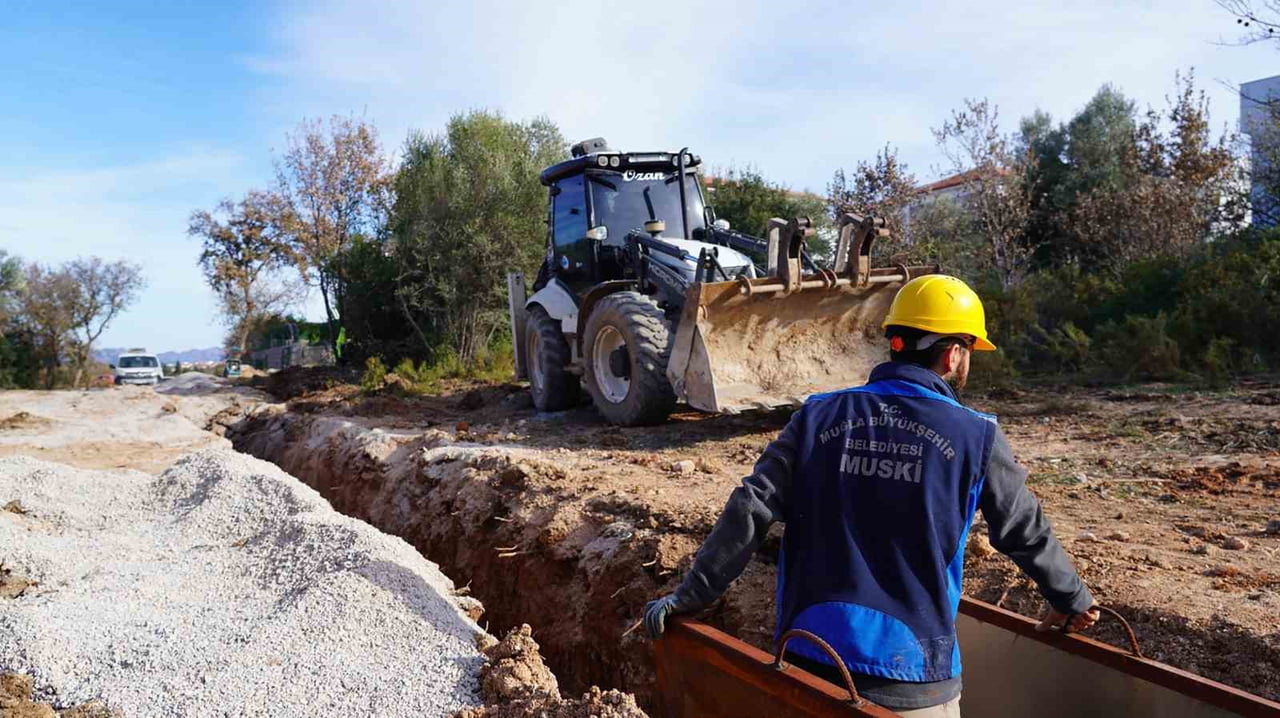DATÇA İSKELE MAHALLESİ ÇOMARLIK'TA KANALİZASYON SORUNU SONA ERİYOR