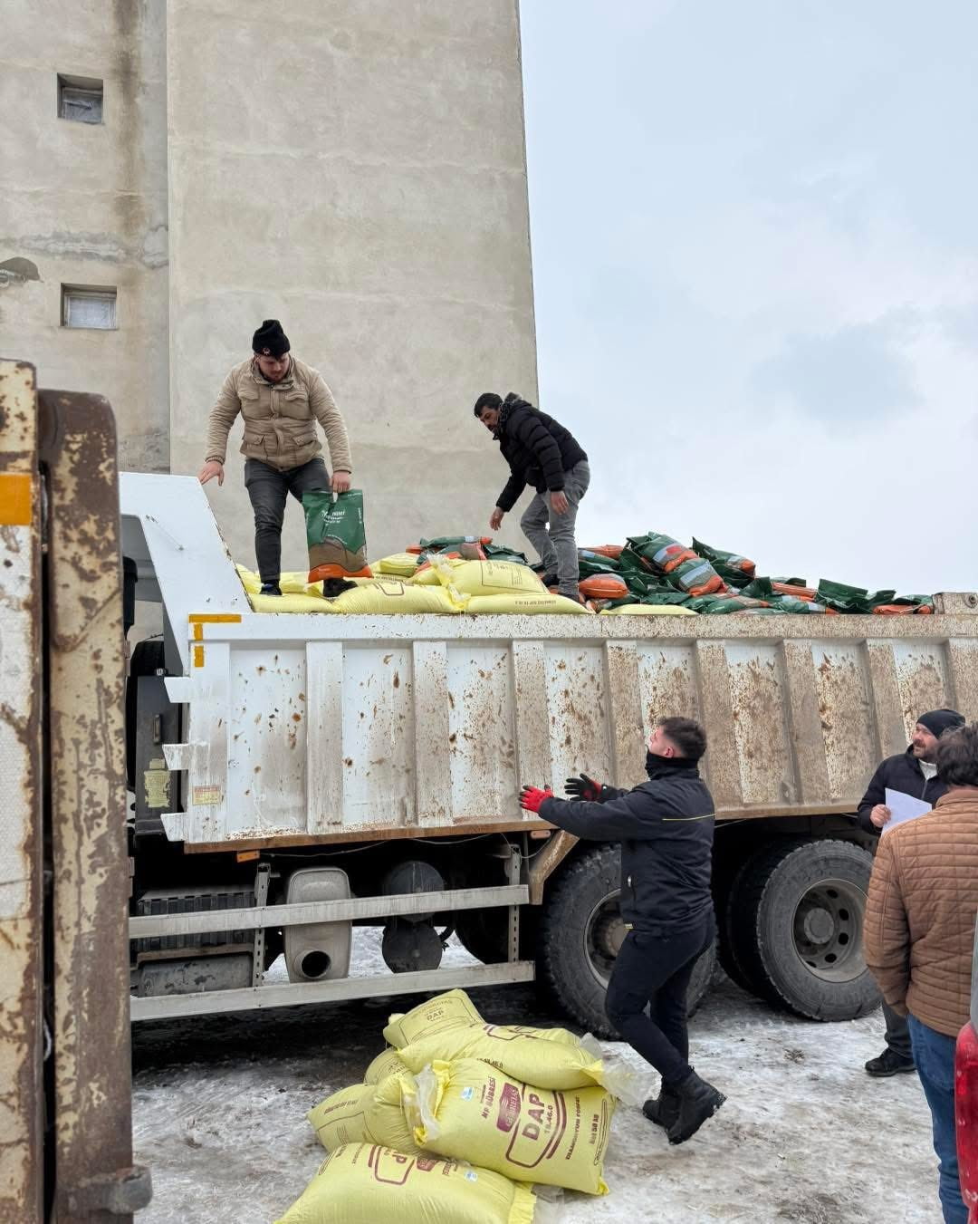 DEMİRÖZÜ'NDE 210 ÇİFTÇİYE TARIMSAL DESTEK SAĞLANDI