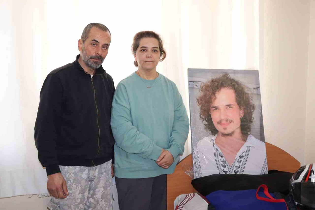 DENİZLİ’DE GEÇTİĞİMİZ YIL OTOMOBİLİN VE MOTOSİKLETİN KARIŞTIĞI KAZADA HAYATINI KAYBEDEN 25...