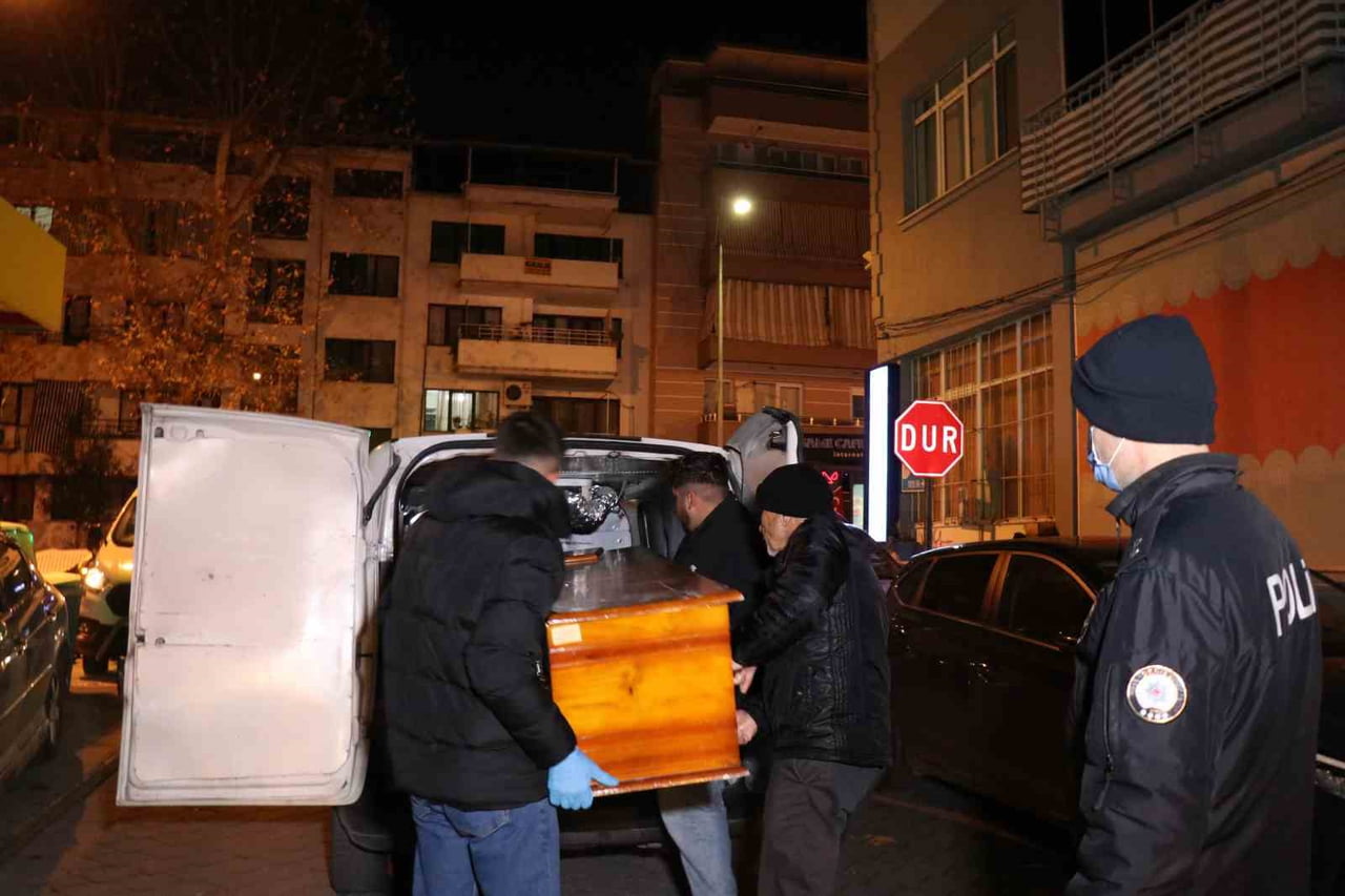 DENİZLİ’DE SOBADAN KAYNAKLI ÇIKAN YANGINDA DUMANDAN ETKİLENEN 93 YAŞINDAKİ YAŞLI KADIN HAYATINI...