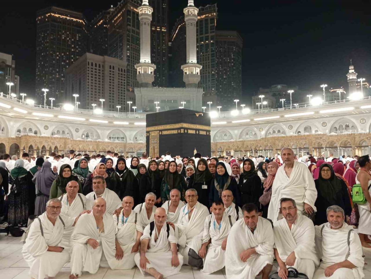 DENİZLİ İL MÜFTÜLÜĞÜ ORGANİZASYONUYLA KUTSAL TOPRAKLARA GİDEN 43 KİŞİLİK UMRE KAFİLESİ, MEKKE’DEKİ...