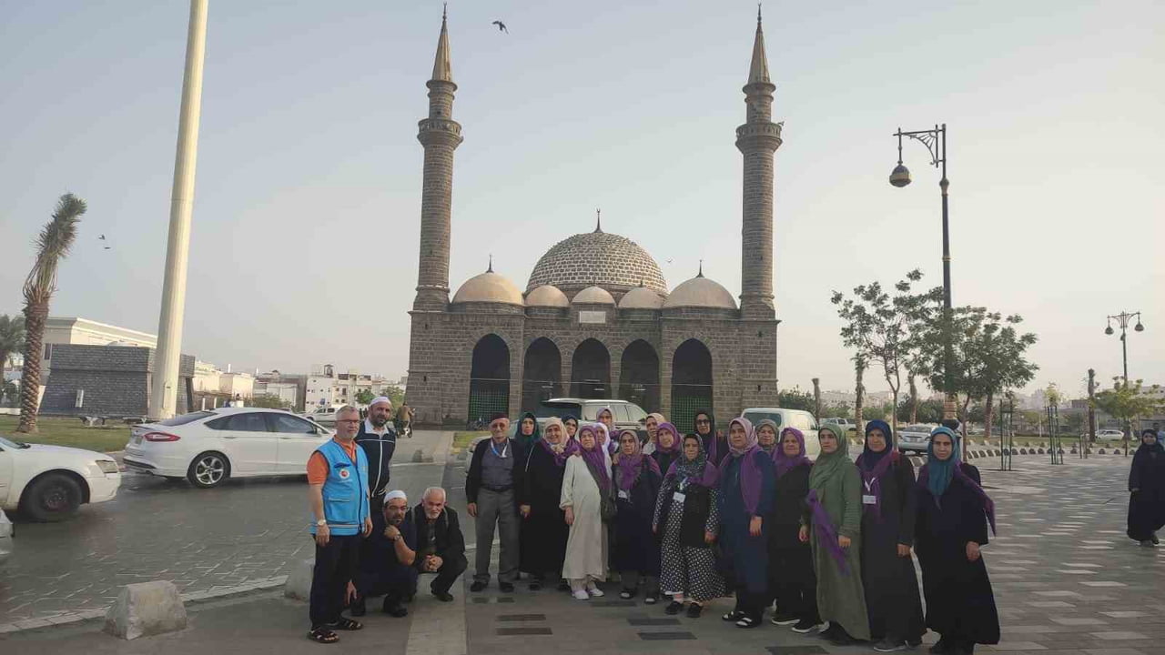 DENİZLİ İL MÜFTÜLÜĞÜ UMRE ORGANİZASYONUYLA KUTSAL TOPRAKLARA GİDEN KAFİLE MEDİNE’DEKİ İÇ ZİYARET...