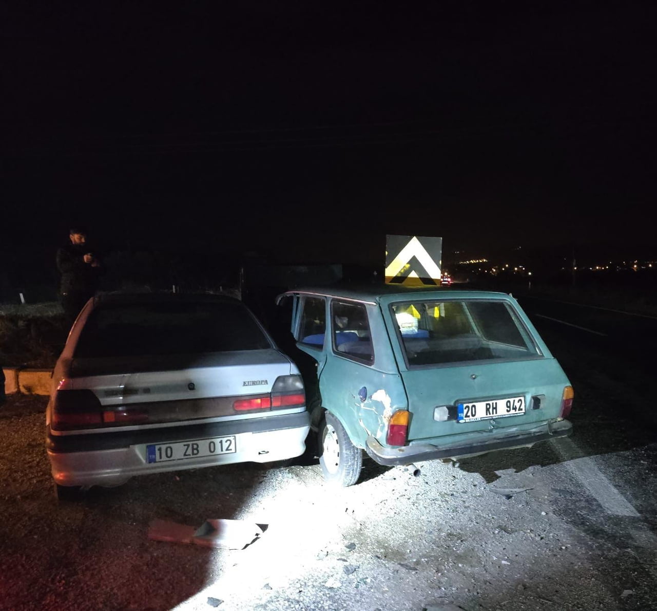 DENİZLİ’NİN BULDAN İLÇESİNDE İKİ OTOMOBİLİN KAVŞAKTA ÇARPIŞMASI SONUCU MEYDANA GELEN TRAFİK...