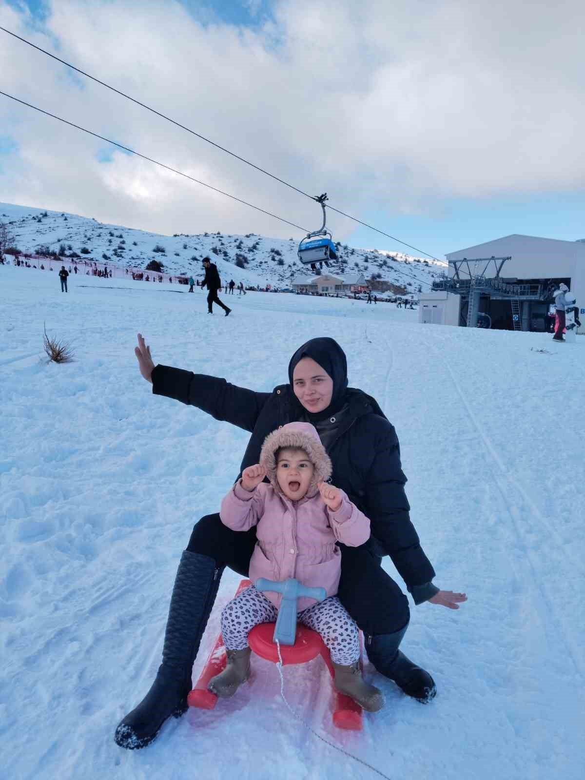 DENİZLİ’NİN TAVAS İLÇESİNDE BULUNAN NİKFER KAYAK MERKEZİ, KAR YAĞIŞININ ARDINDAN HAFTA SONUNDA...