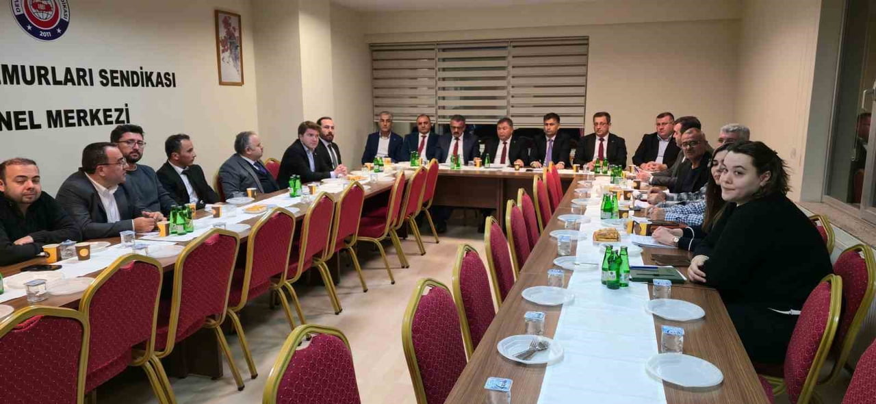 DEVLET MEMURLARI KONFEDERASYONU GENEL SEKRETERİ TUNCAY CENGİZ, "BAŞTA VERGİ MÜFETTİŞLERİ OLMAK...