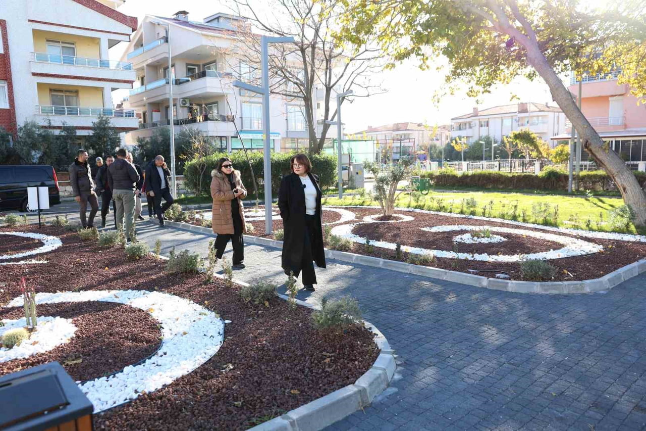 DİDİM BELEDİYE BAŞKANI HATİCE GENÇAY, YENİ YILIN İLK GÜNLERİNDE KENT GENELİNDE SÜRDÜRÜLEN BELEDİYE...