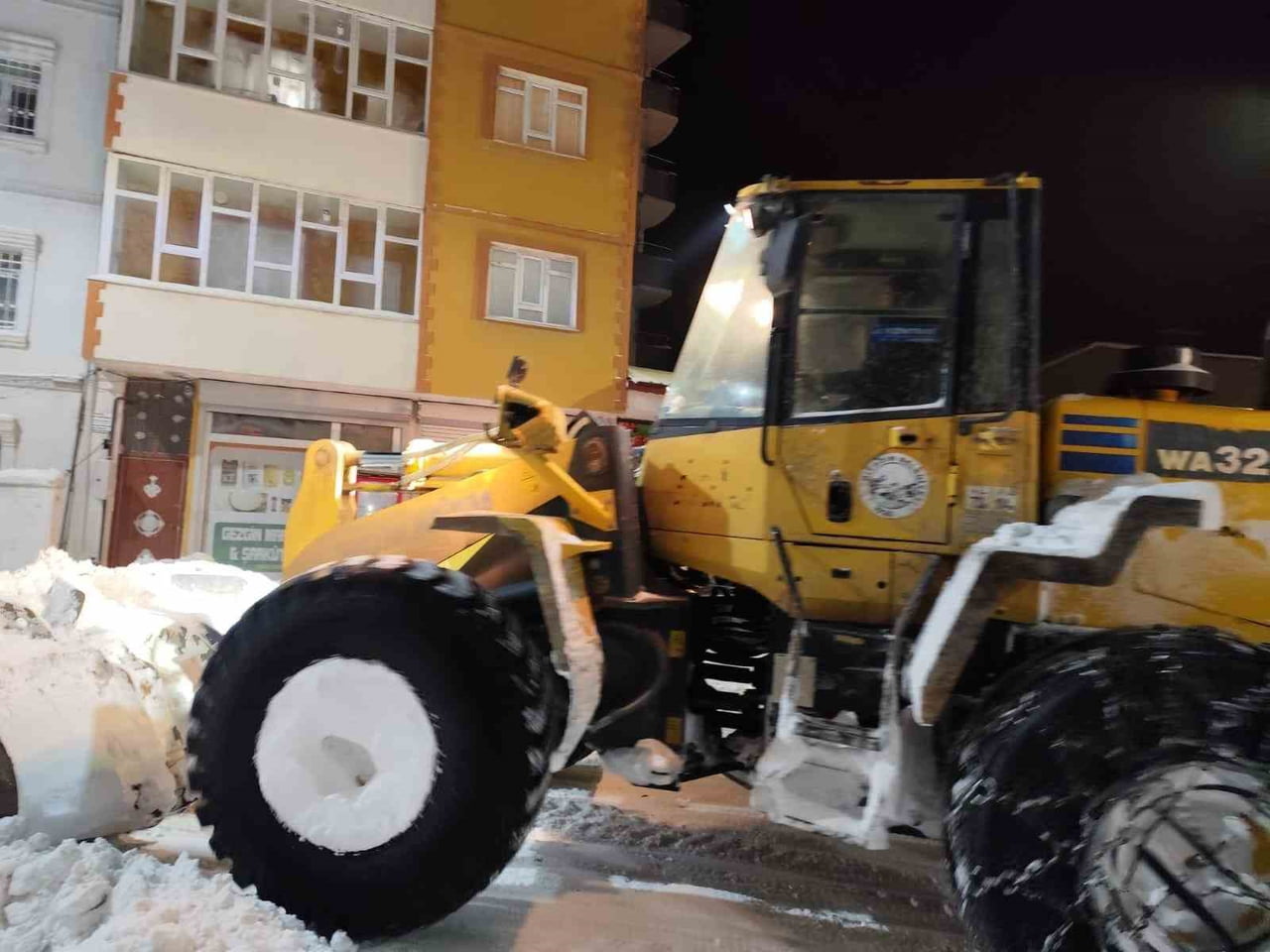 DİYADİN’DE KARLA MÜCADELE MESAİSİ