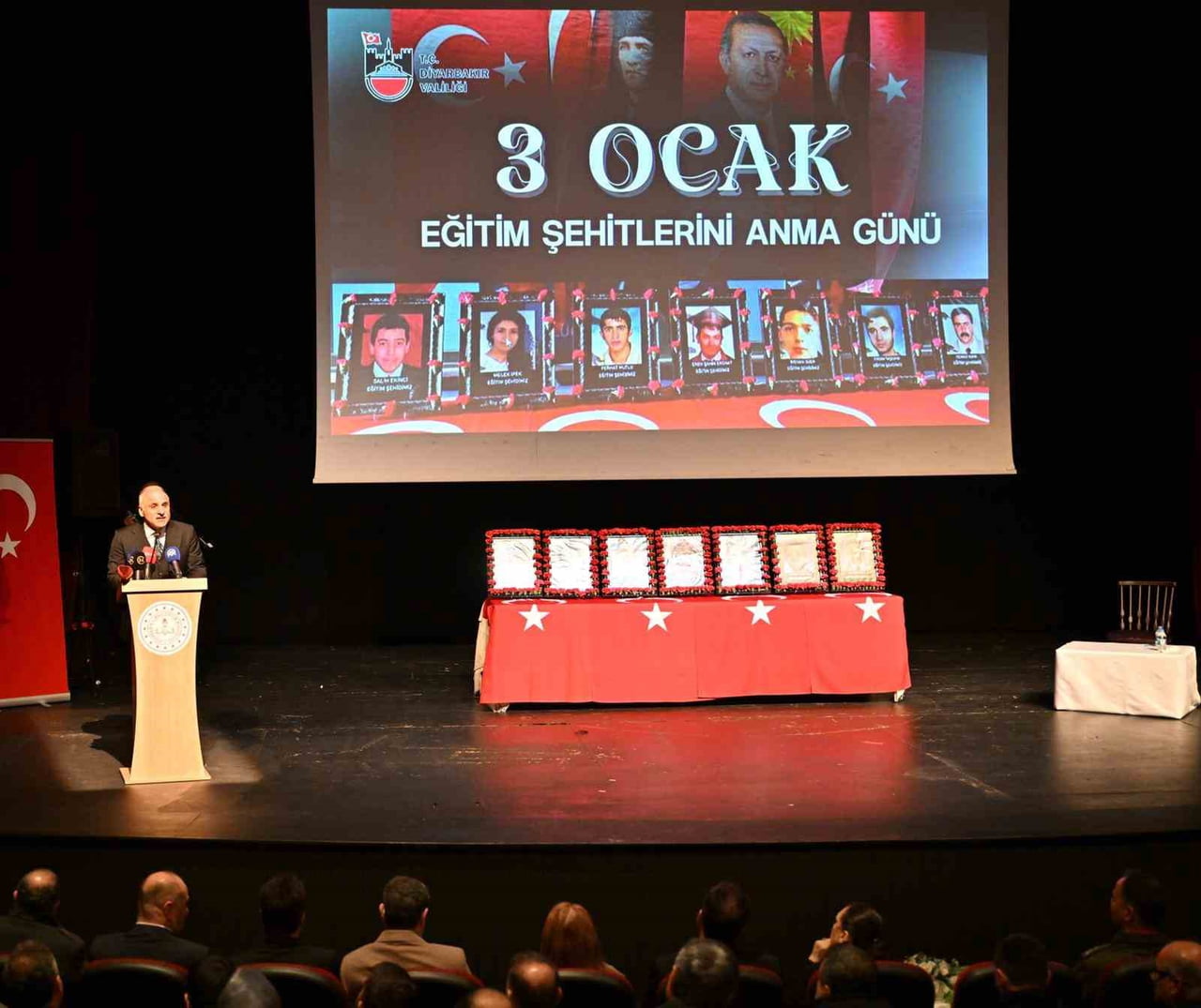 DİYARBAKIR'DA 18 YIL ÖNCE PKK'LI TERÖRİSTLER TARAFINDAN BOMBA YÜKLÜ ARAÇLA DERSHANENİN ÖNÜNDE...