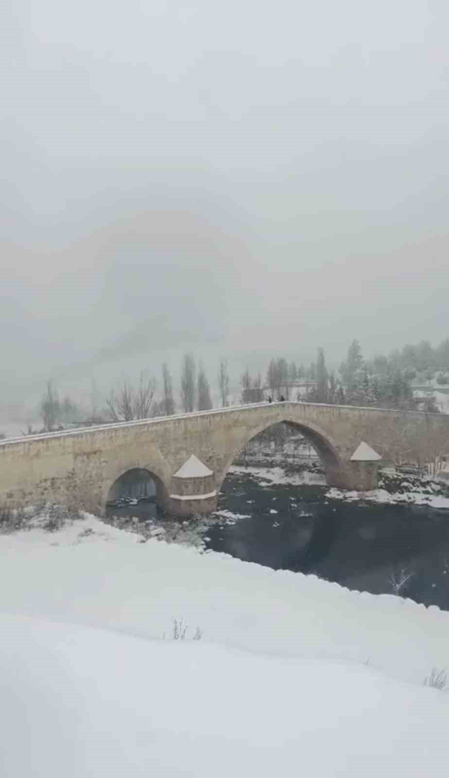 DİYARBAKIR'IN ÇERMİK İLÇESİNDE BULUNAN ARTUKLU ESERİ TARİHİ HABURMAN KÖPRÜSÜ, İLK GÜNKÜ İHTİŞAMI...