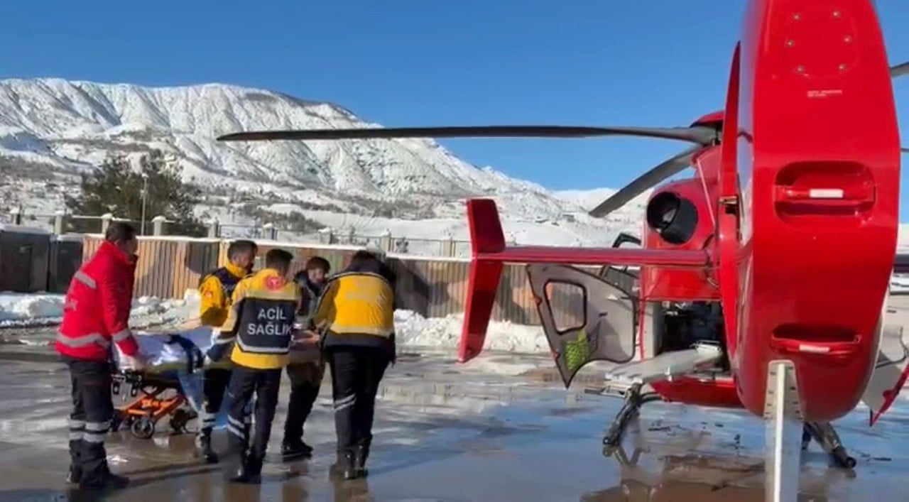 DİYARBAKIR'IN KULP İLÇESİNDE VÜCUDUNUN ÇEŞİTLİ BÖLGELERİNDE YANIK OLUŞAN 20 YAŞINDAKİ HASTA...