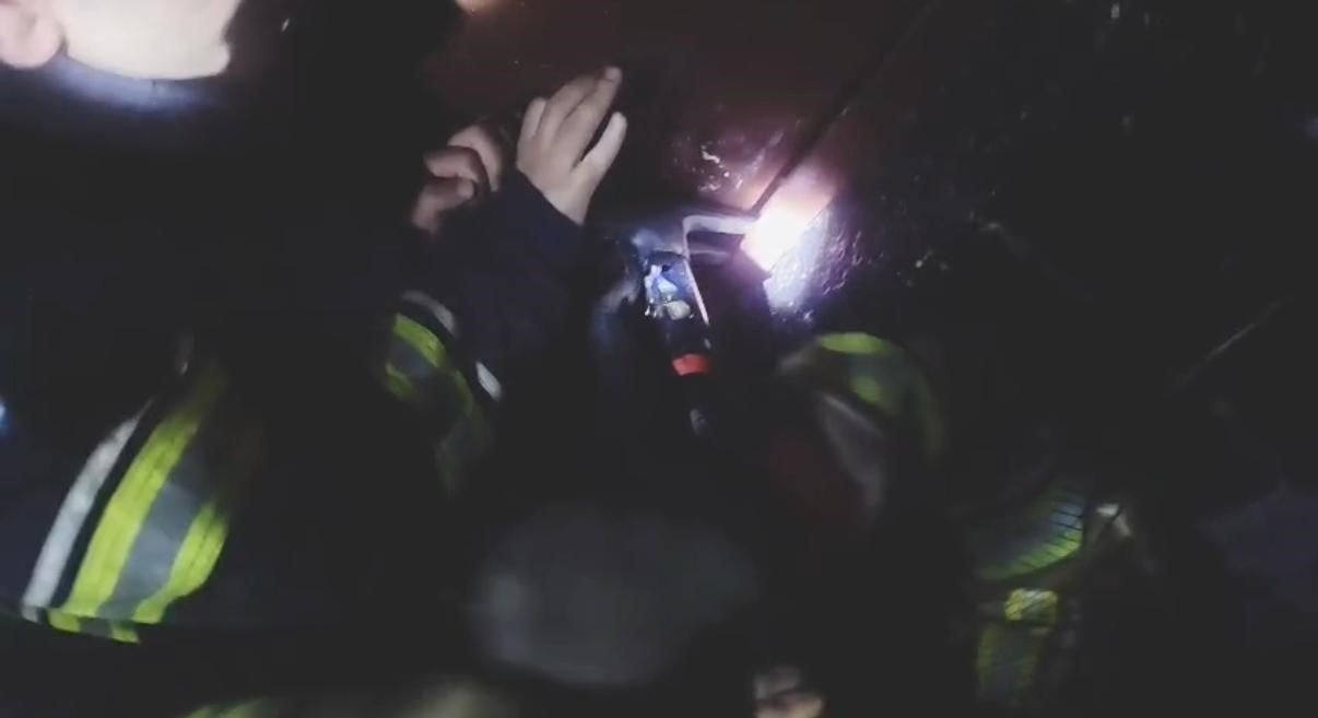 DİYARBAKIR'IN MERKEZ SUR İLÇESİNDEKİ TOPRAK EVDE ÇIKAN YANGIN SONUCU KISMİ ÇÖKME MEYDANA...