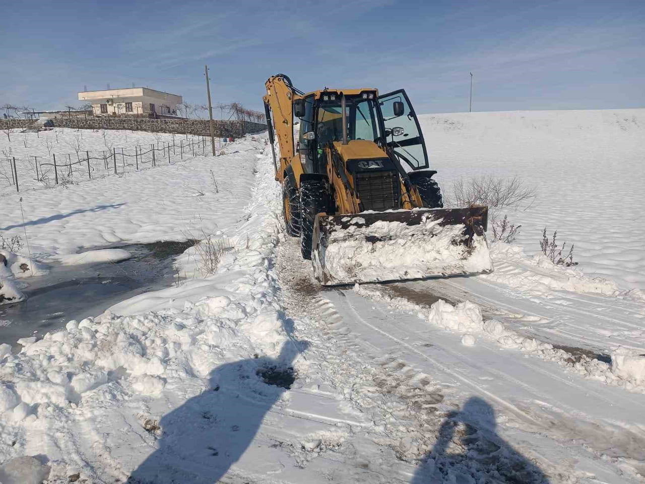 DİYARBAKIR BÜYÜKŞEHİR BELEDİYESİ, ÇALIŞMALAR KAPSAMINDA İL GENELİNDE TOPLAM 2 BİN 622,7 KİLOMETRE...