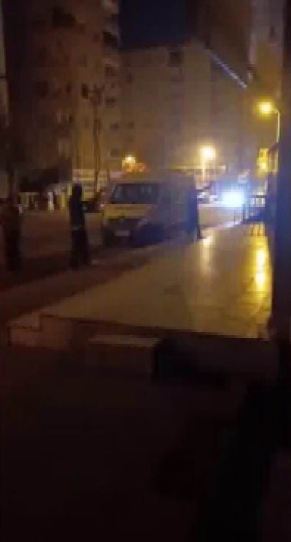 DİYARBAKIR’DA KİMLİĞİ BELİRSİZ ŞAHISLAR, BİR İŞ YERİNE SİLAHLA SALDIRIDA BULUNDU. O ANLAR CEP...