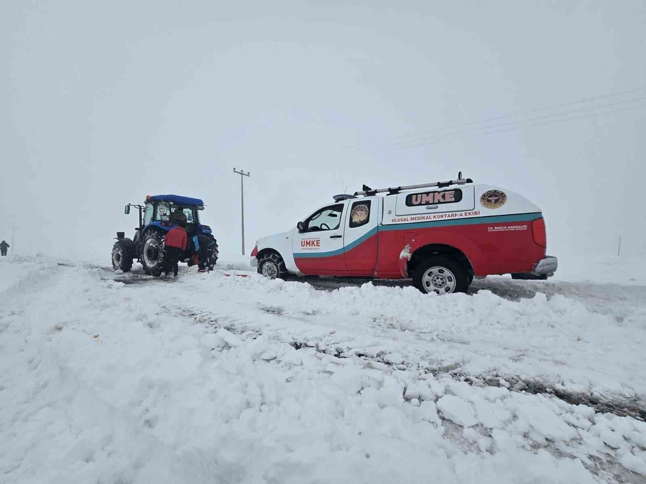 DİYARBAKIR’DA SANCISI GELEN BİR KADIN EVDE DOĞUM GERÇEKLEŞTİRDİ. ANNE VE BEBEĞİ, KAR NEDENİ İLE...