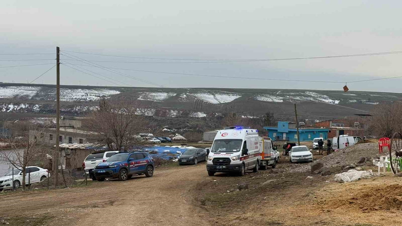 DİYARBAKIR’IN ÇINAR İLÇESİNDE 45 YAŞINDAKİ İKİ ÇOCUK ANNESİ KADINDAN DÜN GECEDEN BERİ HABER...