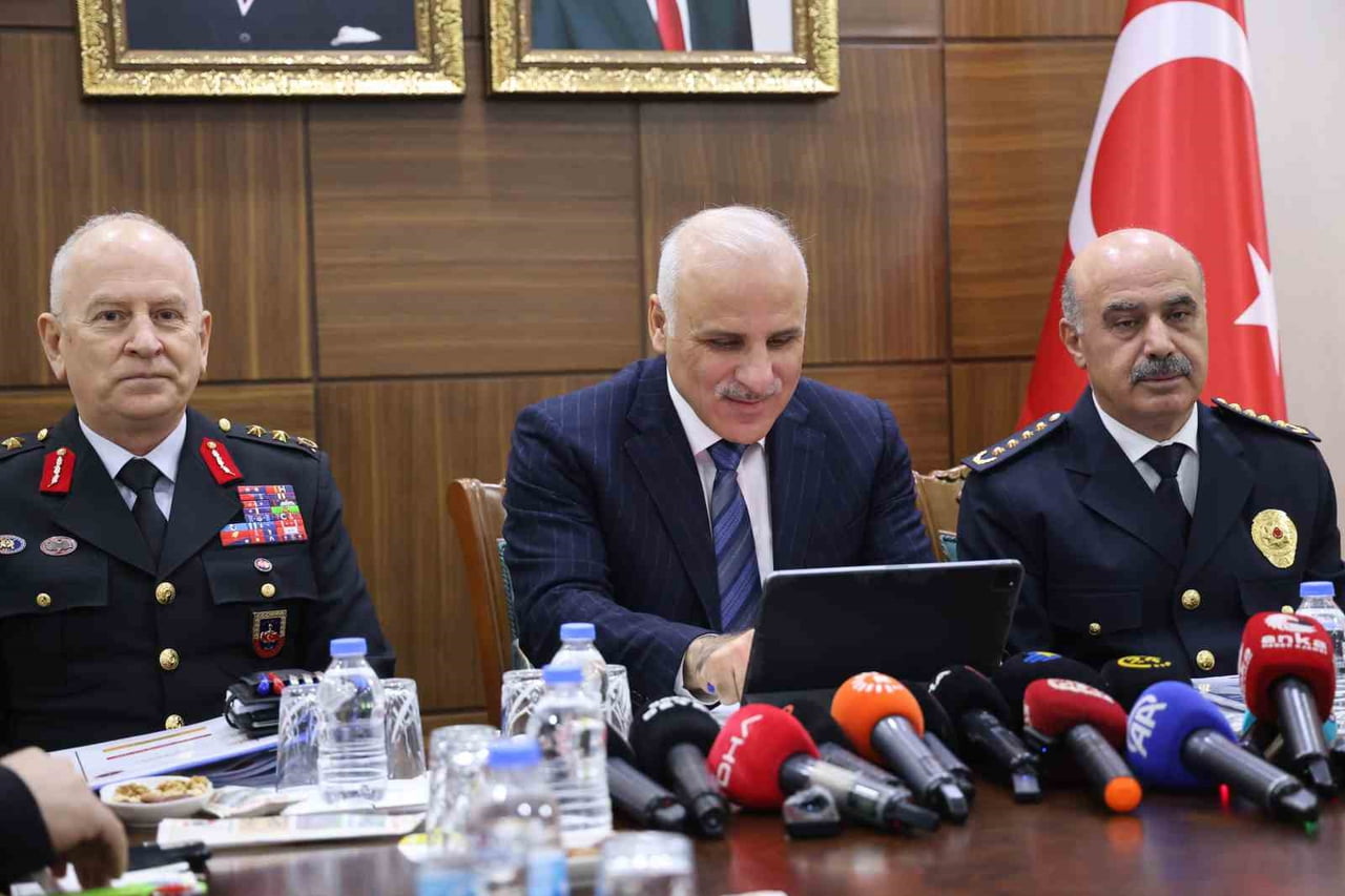 DİYARBAKIR VALİSİ MURAT ZORLUOĞLU BAŞKANLIĞINDA YAPILAN "ASAYİŞ VE GÜVENLİK BİLGİLENDİRME...