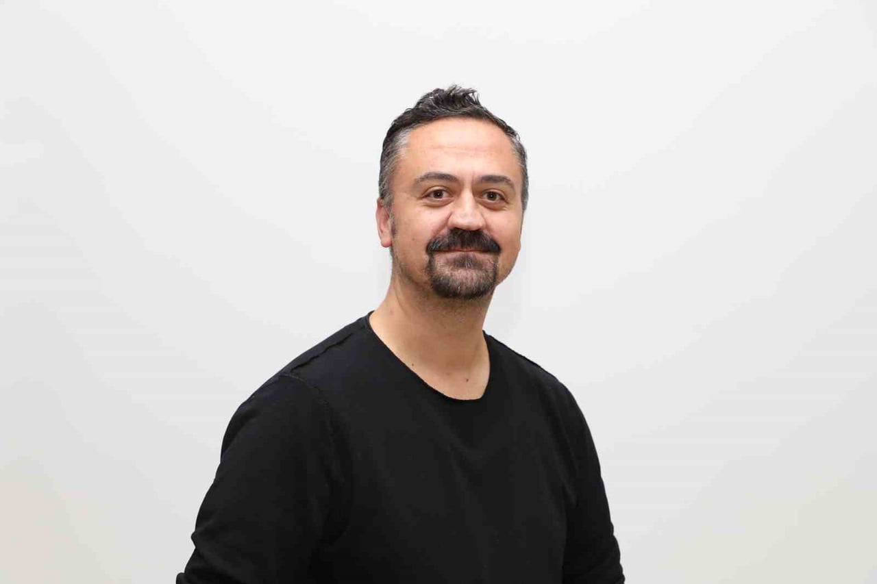 DOÇ. DR. MEHMET YAKIN, DİJİTAL ÇAĞDA REKLAMCILIĞIN SINIRLARININ VERİ BÜYÜKLÜĞÜNDEN ÇOK VERİNİN...