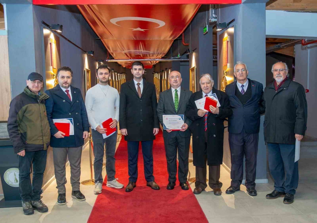 DUMLUPINAR’DA "OBJEKTİFİMDEN DUMLUPINAR" FOTOĞRAF YARIŞMASININ ÖDÜLLERİ SAHİPLERİNİ...