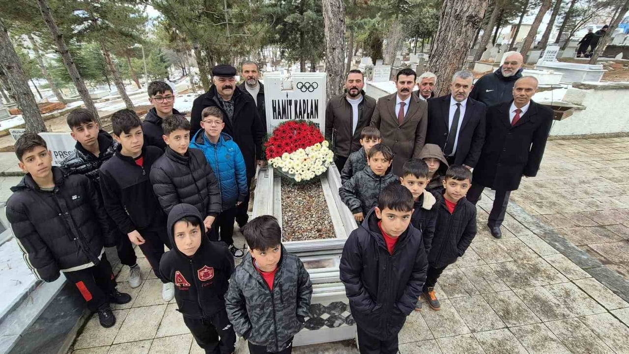 DÜNYA VE OLİMPİYAT ŞAMPİYONU GÜREŞÇİ HAMİT KAPLAN, VEFATININ 50. YILINDA MEMLEKETİ AMASYA’NIN...