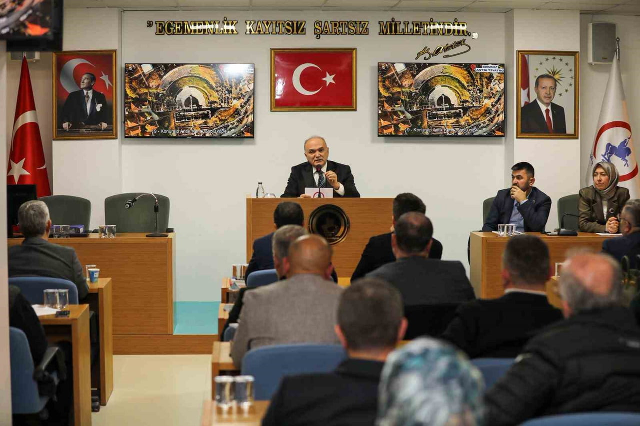 DÜZCE BELEDİYE BAŞKANI DR. FARUK ÖZLÜ, 2026 YILININ İLK BELEDİYE MECLİS TOPLANTISINDA MECLİS...