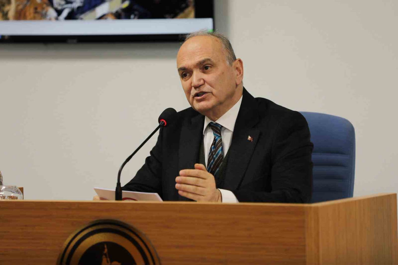 DÜZCE BELEDİYE BAŞKANI DR. FARUK ÖZLÜ, 2026 YILININ İLK BELEDİYE MECLİS TOPLANTISINDA MECLİS...