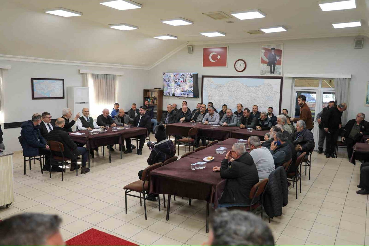 DÜZCE BELEDİYE BAŞKANI DR. FARUK ÖZLÜ, TAŞIYICI ESNAFI İLE BİR ARAYA GELDİ. BURADA YAPTIĞI...