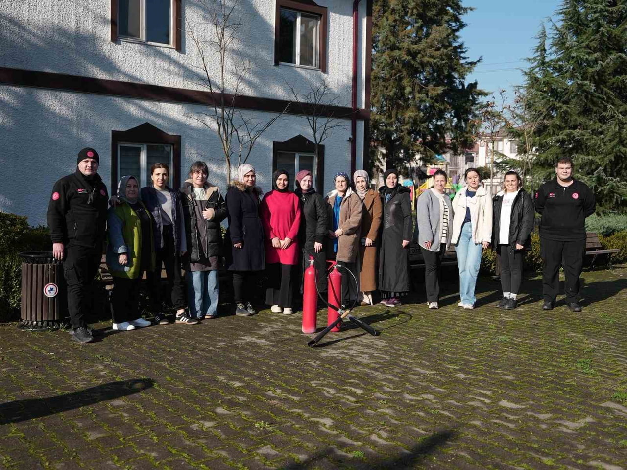 DÜZCE BELEDİYESİ İTFAİYE MÜDÜRLÜĞÜ, TOPLUMUN TÜM KESİMLERİNİ YANGIN KONUSUNDA BİLİNÇLENDİRMEYE...