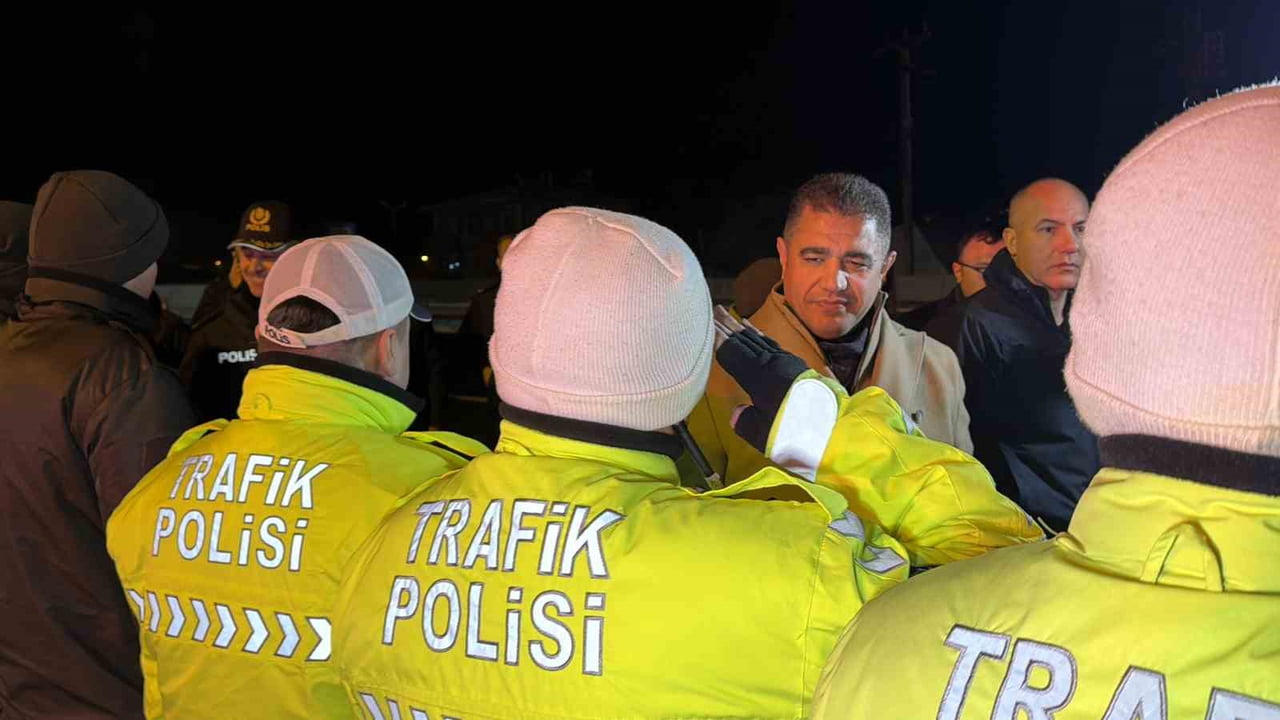 DÜZCE’DE RESMİ KURUM VE KURULUŞLARIN YENİ YILINI KUTLAYAN DÜZCE VALİSİ SELÇUK ASLAN, “ YILBAŞI...