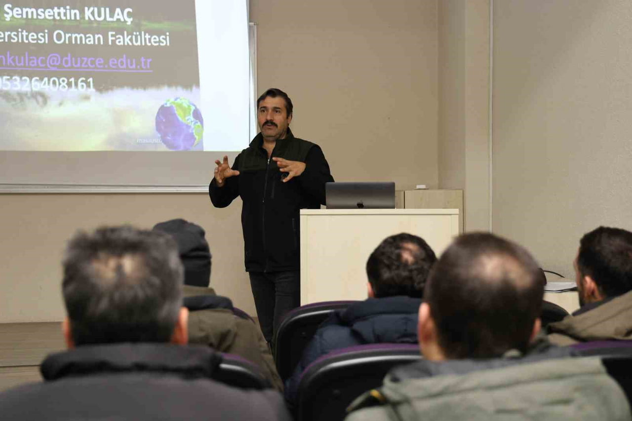 DÜZCE’NİN AKÇAKOCA İLÇESİNDE Kİ ÜRETİCİLERE YÖNELİK DÜZENLENEN “YEŞEREN ELLER GENÇ VE KADIN ÇİFTÇİ...