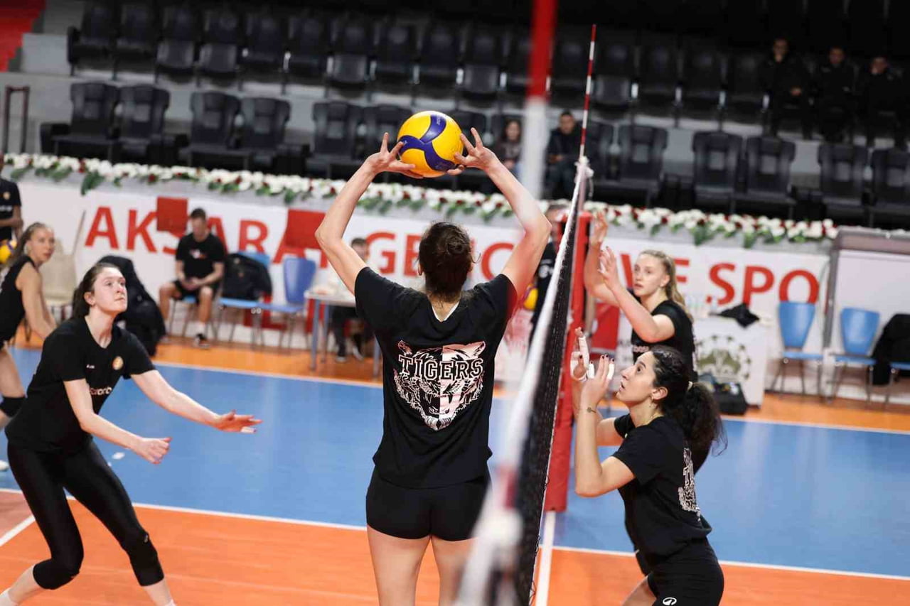 ECZACIBAŞI DYNAVİT, VODAFONE SULTANLAR LİGİ’NİN İKİNCİ YARISINA DEPLASMANDA BAŞLIYOR.