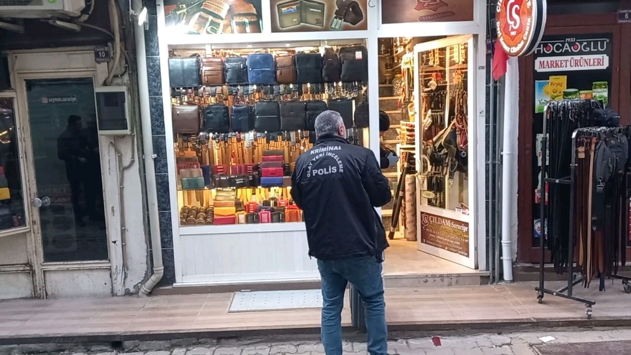 EDİRNE’DE GECE SAATLERİNDE YAŞANAN HIRSIZLIK OLAYLARINDA, KİMLİĞİ HENÜZ BELİRLENEMEYEN BİR...