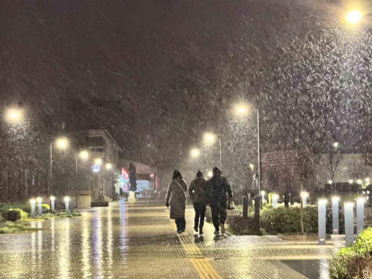 EDİRNE’DE KAR YAĞIŞI ETKİLİ OLUYOR