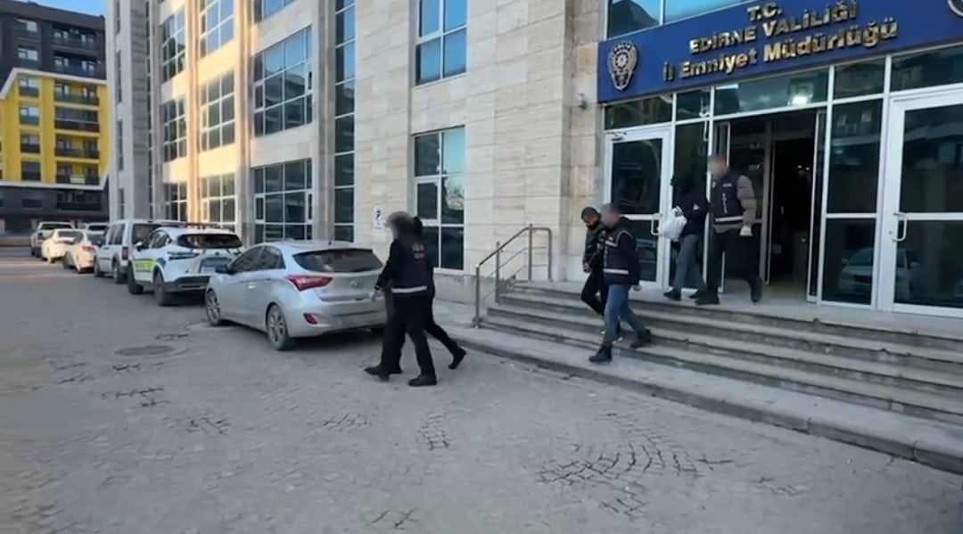 EDİRNE’DE POLİS EKİPLERİNCE TEFECİLİK SUÇUNA YÖNELİK DÜZENLENEN OPERASYONDA 3 ŞÜPHELİ GÖZALTINA...