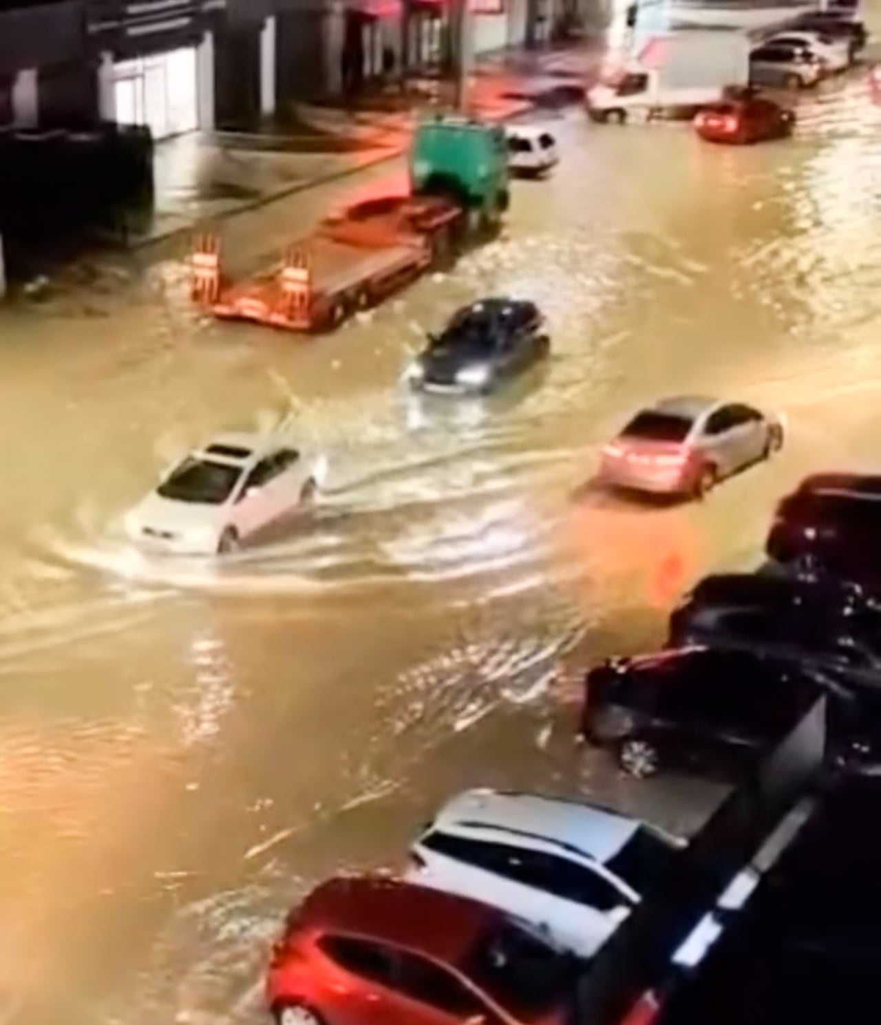 EDİRNE’DE SAĞANAK SONRASI YOLLAR GÖLE DÖNDÜ, KENT GENELİNDE MAĞDURİYET YAŞANDI