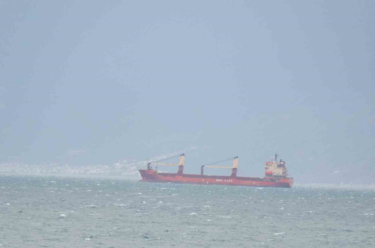 EDREMİT KÖRFEZİNDE GEMİ