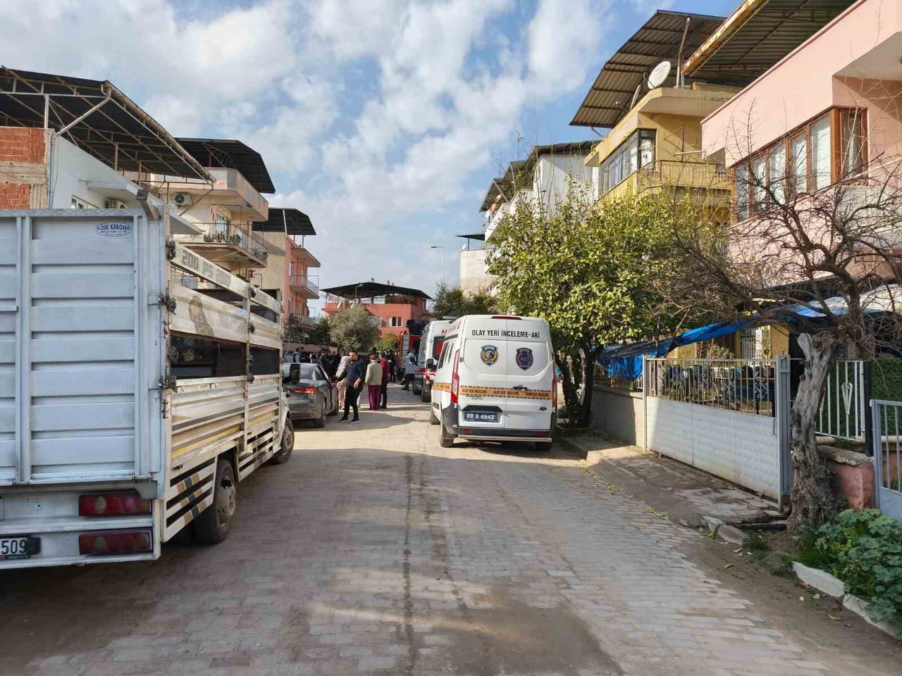 EFELER İLÇESİNDE BİR KİŞİ, ÖNCE EVİ VE ARABASINI ATEŞE VERDİ, ARDINDAN SİLAHLA KENDİSİNE SIKARAK...