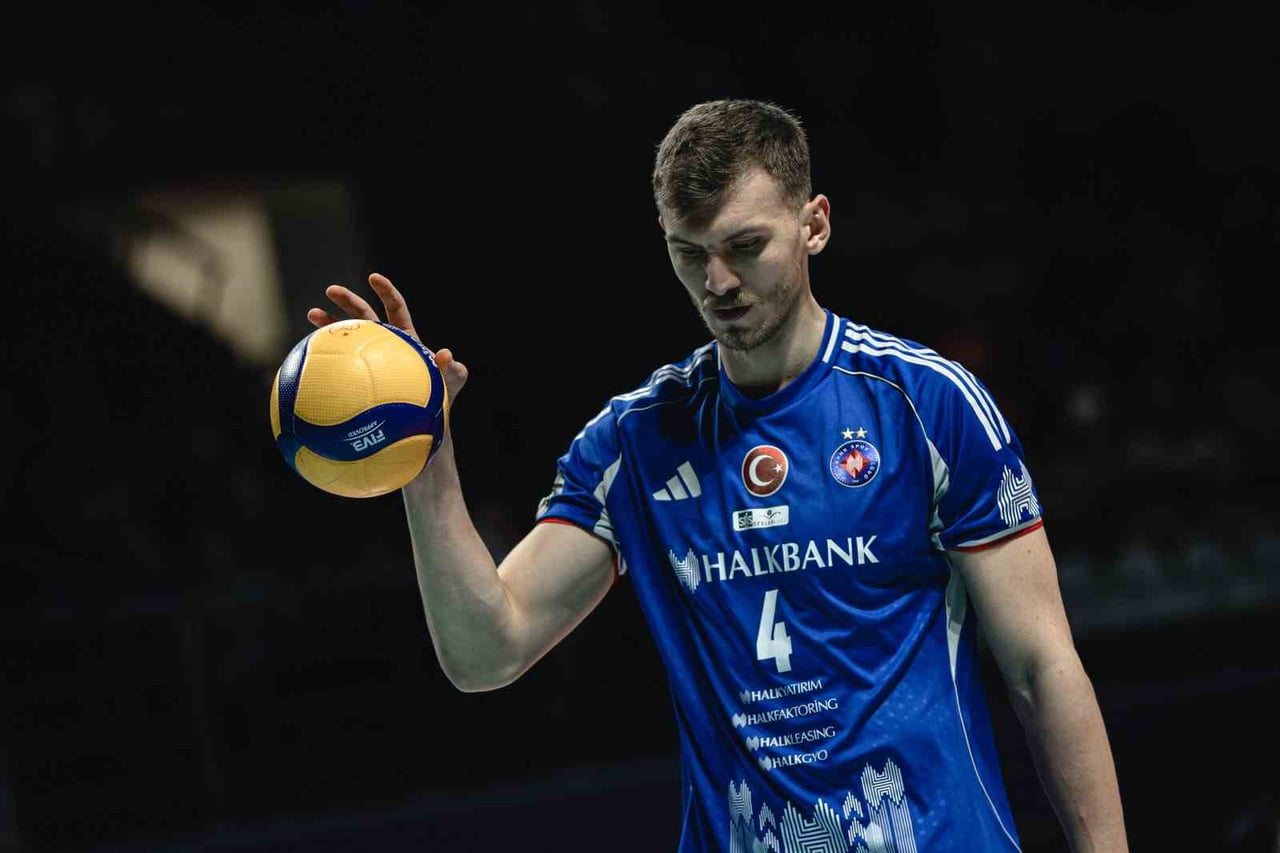 EFELER LİGİ'NİN 15. HAFTASINDA GALATASARAY HDI SİGORTA SAHASINDA HALKBANK'I 3-0 MAĞLUP ETTİ.